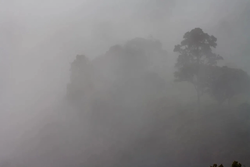 No sun in sight at 3 pm on a winter afternoon.