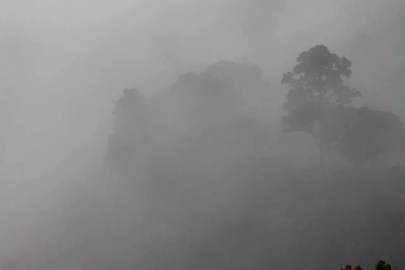 No sun in sight at 3 pm on a winter afternoon.